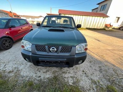 Usata Nissan Navara 133 CV (97 kW) 2009 Verde Pick-up