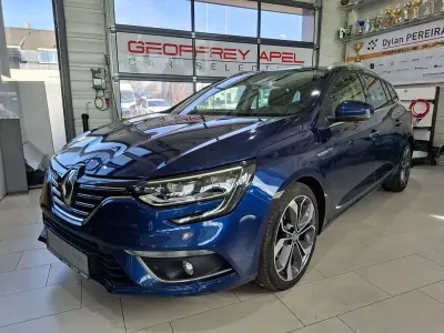 Używany Renault Mégane Bose Edition 131 KM (96 kW) 2018 Niebieski Sedan/Limuzyna