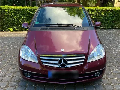 Gebraucht Mercedes A180 Elegance 116 PS (85 kW) 2009 Rot Limousine