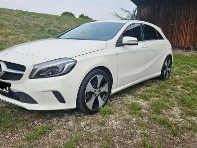 Gebraucht Mercedes A200 156 PS (114 kW) 2015 Weiß Kleinwagen