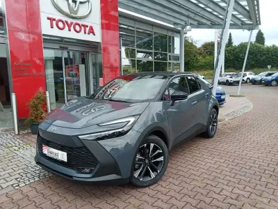 Neu Toyota C-HR Team 140 PS (102 kW) 2026 Grau SUV