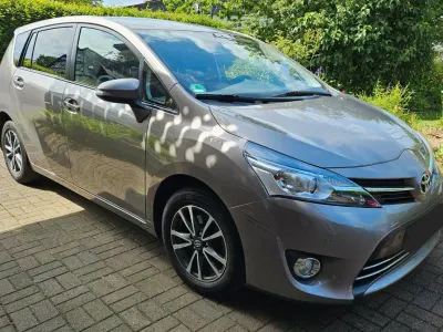 Gebraucht Toyota Verso Comfort 111 PS (81 kW) 2015 Braun Van / Kleinbus