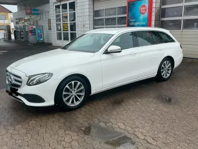 Gebraucht Mercedes E220 Avantgarde 194 PS (142 kW) 2017 Weiß Limousine