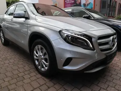 Gebraucht Mercedes GLA200 Style 156 PS (114 kW) 2014 Silber (metallic) SUV