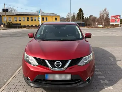 Gebraucht Nissan Qashqai 116 PS (85 kW) 2016 Rot SUV