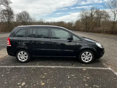 Gebraucht Opel Zafira Family 140 PS (102 kW) 2011 Schwarz Van / Kleinbus