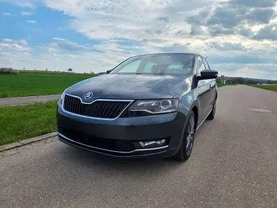 Gebraucht Skoda Rapid Drive 90 PS (66 kW) 2017 Grau Kleinwagen