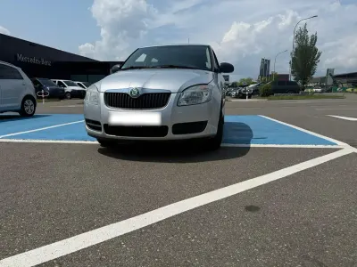 Gebraucht Skoda Fabia 60 PS (44 kW) 2010 Silber Kleinwagen