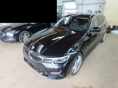BMW 330e