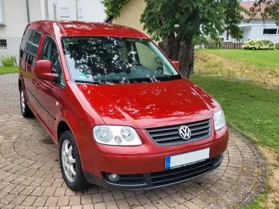 Gebraucht VW Caddy Maxi Team 140 PS (102 kW) 2010 Rot Van / Kleinbus