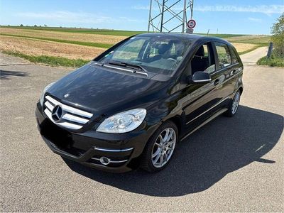 Second-hand Mercedes B200 136 CP (100 kW) 2011 Negru Monovolum