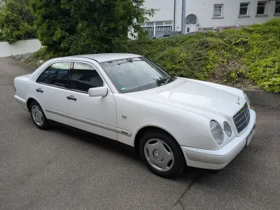 Gebraucht Mercedes E200 Classic 136 PS (100 kW) 1996 Weiß Limousine