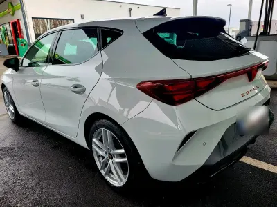 Używany Cupra Leon 150 KM (110 kW) 2024 Biały Sedan/Limuzyna