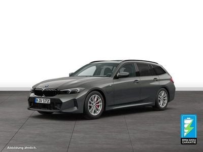 Grau Gebraucht 2024 BMW 330e M Sport Kombi | 53.720 € (Etwas zu teuer)