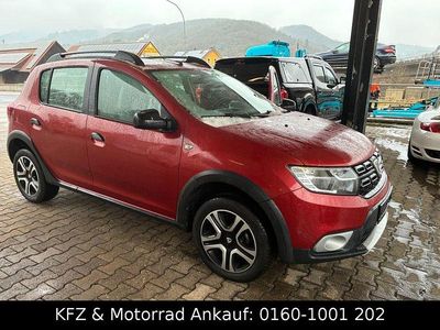 Rot Gebraucht 2018 Dacia Sandero Celebration Limousine | 11.890 € (Fairer Preis)