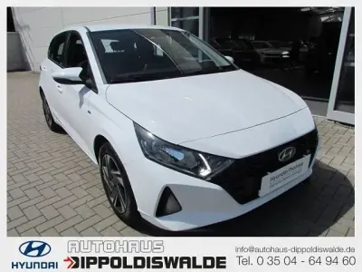 Gebraucht Hyundai i20 Trend 101 PS (74 kW) 2021 Polar white Kleinwagen