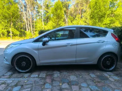Gebraucht Ford Fiesta Titanium 96 PS (70 kW) 2012 Silber Kleinwagen