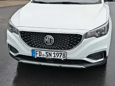 Käytetty MG ZS Luxury 105 kW (143 HP) 2021 Valkoinen Katumaasturi