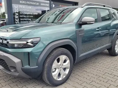 Neu Dacia Duster 120 PS (88 kW) 2025 Grün SUV