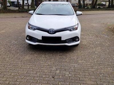 Weiß Gebraucht 2019 Toyota Auris Hybrid Team Limousine | 17.500 € (Fairer Preis)
