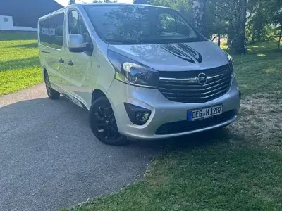 Gebraucht Opel Vivaro Sport 145 PS (106 kW) 2017 Silber Van / Kleinbus