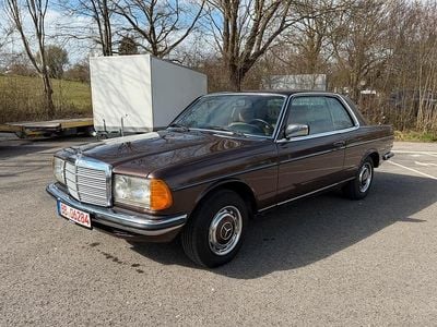 Second-hand Mercedes 230 136 CP (100 kW) 1983 Maro Coupe