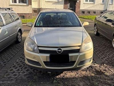Gold Gebraucht 2004 Opel Astra Limousine | 1.200 € (Guter Preis)