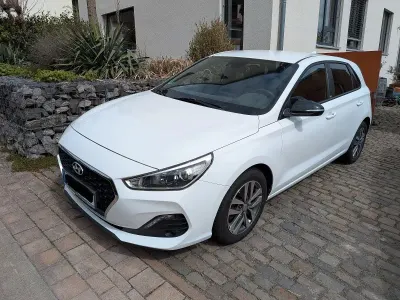 Gebraucht Hyundai i30 Passion 120 PS (88 kW) 2019 Weiß Limousine