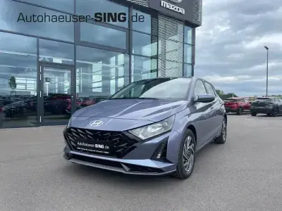 Neu Hyundai i20 90 PS (66 kW) 2025 Blau Kleinwagen