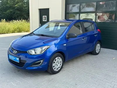 Gebraucht Hyundai i20 Edition 75 PS (55 kW) 2013 Blau Limousine