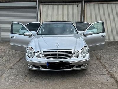Gebraucht Mercedes E240 177 PS (130 kW) 2002 Silber Limousine