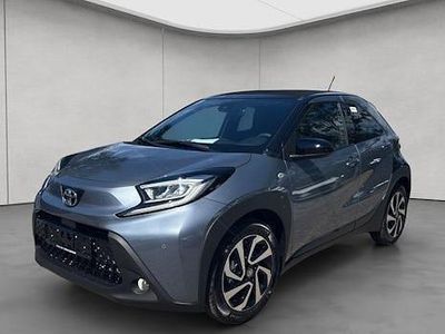Neu Toyota Aygo X Play 72 PS (52 kW) 2025 Grau SUV