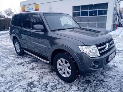 Grau Gebraucht 2012 Mitsubishi Pajero Invite SUV | 14.999 € (Fairer Preis)