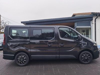 Grau Gebraucht 2018 Opel Vivaro Van / Kleinbus | 17.890 € (Teuer)