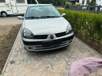 Gebraucht Renault Clio 75 PS (55 kW) 2003 Silber Kleinwagen