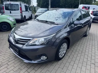 Gebraucht Toyota Avensis Life 147 PS (108 kW) 2013 Grau Kombi