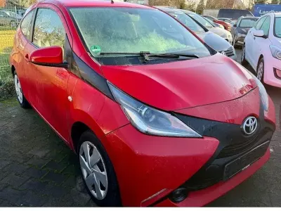 Brugt Toyota Aygo X-play 69 HK (50 kW) 2018 Rød Hatchback