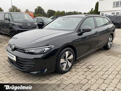 Gebraucht VW Passat 150 PS (110 kW) 2024 Grün Kombi