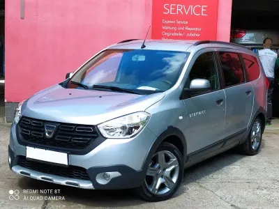 Używany Dacia Lodgy Stepway 116 KM (85 kW) 2022 Szary Minivan