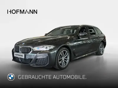 Gebraucht BMW 520 M Sport 190 PS (139 kW) 2023 Sophistograu brillanteffekt metallic Kombi