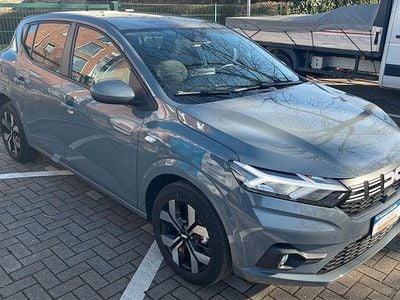 Grau Gebraucht 2025 Dacia Sandero Expression Limousine | 17.375 € (Fairer Preis)