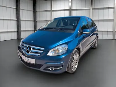 Gebraucht Mercedes B180 Sport Edition 116 PS (85 kW) 2010 Blau Van / Kleinbus