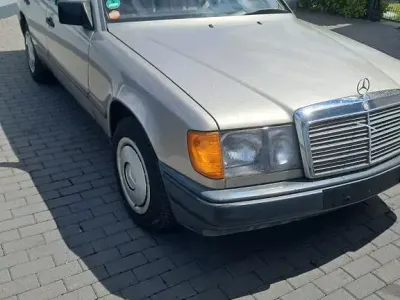 Gebraucht Mercedes 230 132 PS (97 kW) 1988 Gold Limousine