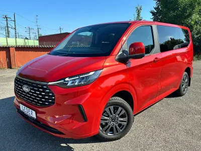 Gebraucht Ford Tourneo Titanium 136 PS (100 kW) 2025 Artisan red Van / Kleinbus