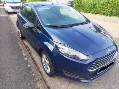 Gebraucht Ford Fiesta Ambiente 60 PS (44 kW) 2014 Blau Kleinwagen