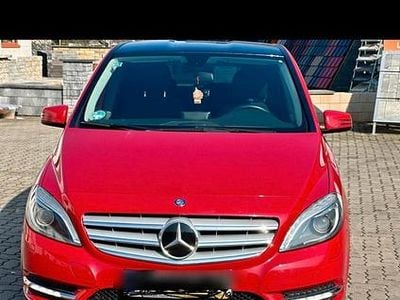 Gebraucht Mercedes B200 140 PS (102 kW) 2013 Rot Van / Kleinbus