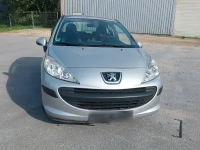Gebraucht Peugeot 207 Tendance 95 PS (69 kW) 2007 Silber Limousine