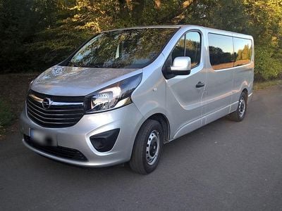 Second-hand Opel Vivaro 145 CP (106 kW) 2017 Argintiu Monovolum