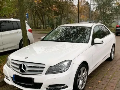 Gebraucht Mercedes C180 120 PS (88 kW) 2013 Weiß Limousine