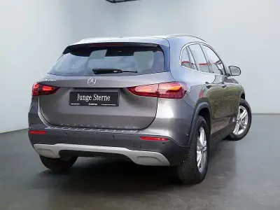Begagnad Mercedes GLA200 163 HK (119 kW) 2024 Grå SUV